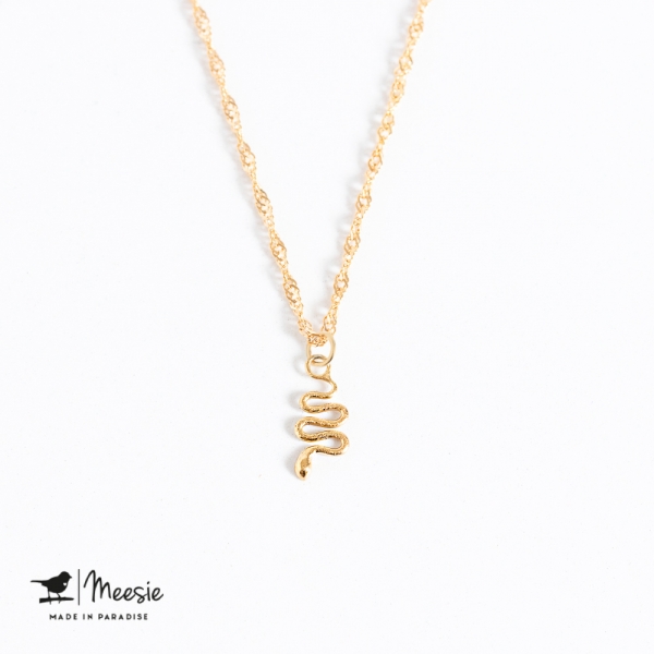 Ketting: Twisted met een Slangen bedel goud op zilver - 3 stuks Ketting: Twisted met een Slangen bedel goud op zilver - 3 stuks