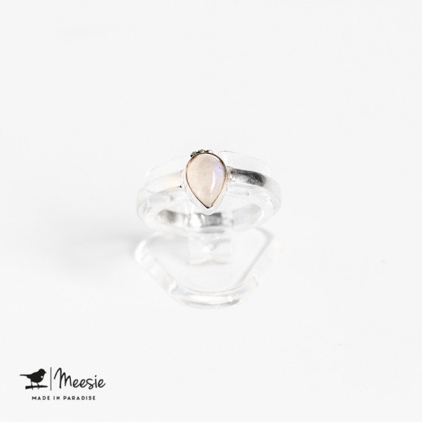 Ring druppel Maansteen edelsteen zilver Ring druppel Maansteen edelsteen zilver