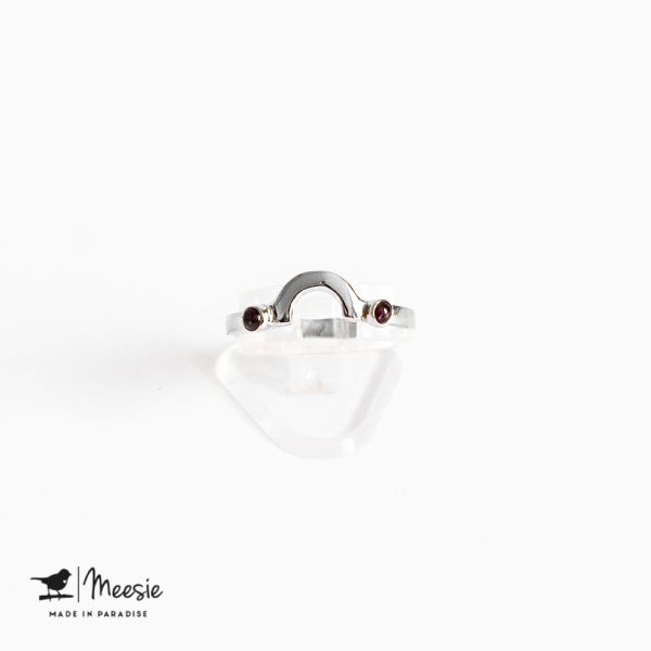Ring boog met mini Granaat edelstenen zilver Ring boog met mini Granaat edelstenen zilver