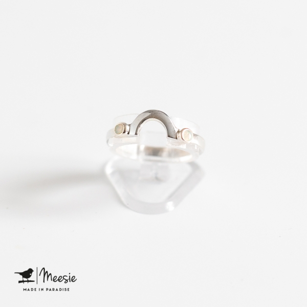 Ring boog met mini Opaal edelstenen zilver Ring boog met mini Opaal edelstenen zilver