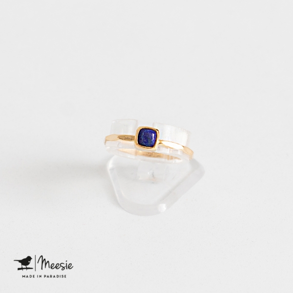 Ring vierkante Lapis Lazuli edelsteen goud op zilver Ring vierkante Lapis Lazuli edelsteen goud op zilver