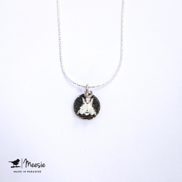 Ketting: Bijtje bedel zilver - 3 stuks Ketting: Bijtje bedel zilver - 3 stuks